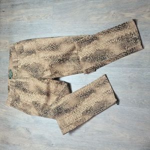 Lauren Ralph,, Lauren